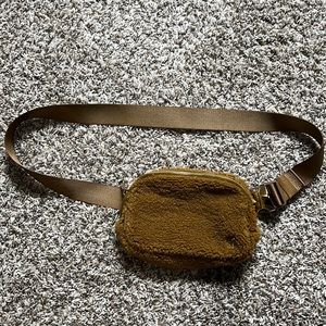 Lululemon Everywhere fleece belt bag